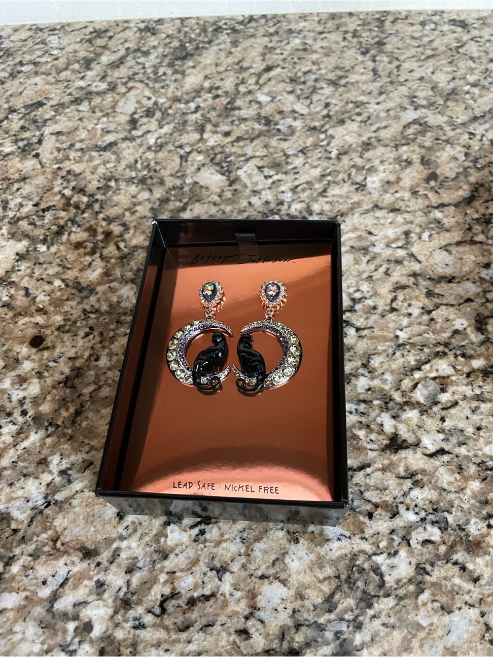 Betsey Johnson Black and Gold Crescent  Moon  🌙 Hoop Drop Earrings